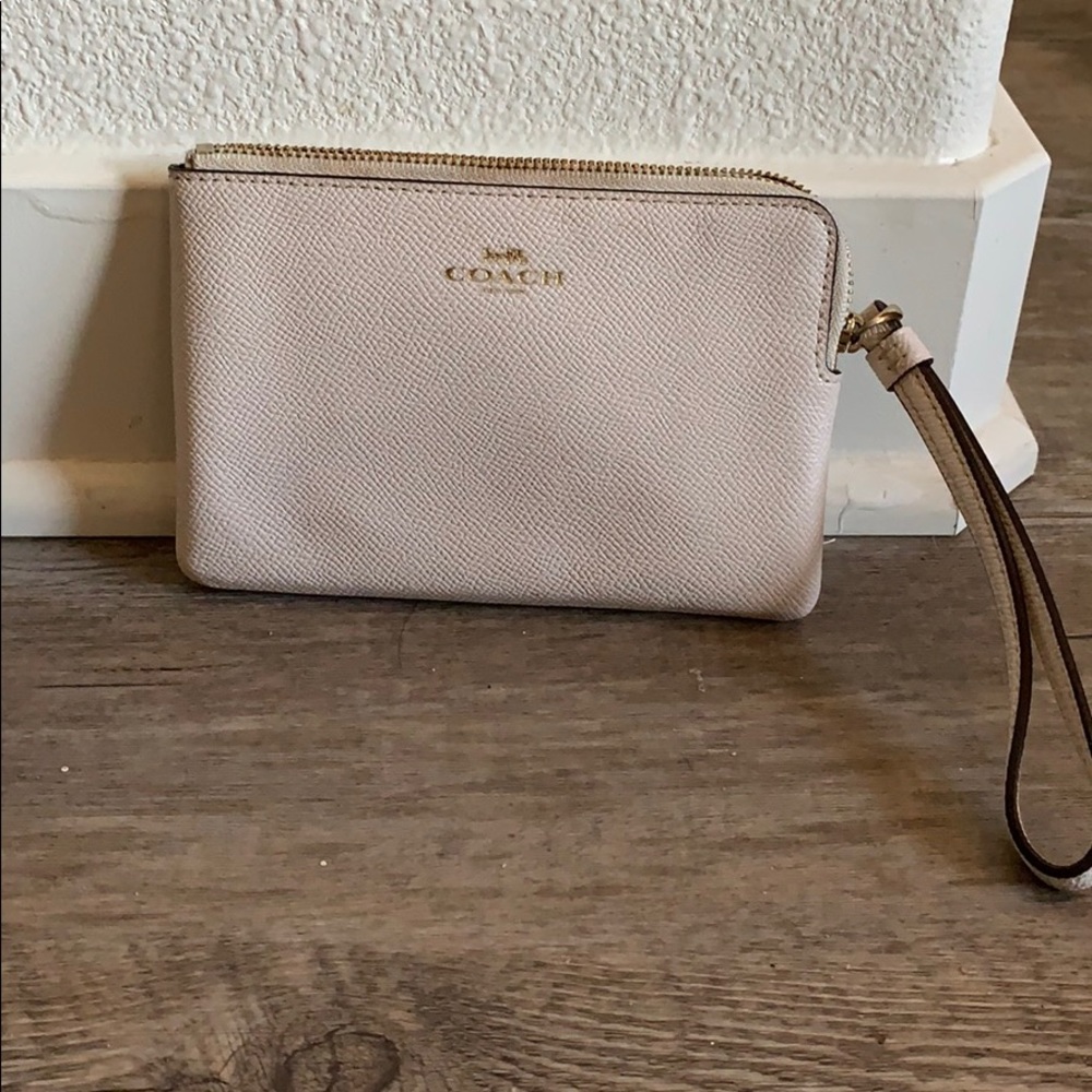 ❤️Coach wristlet
